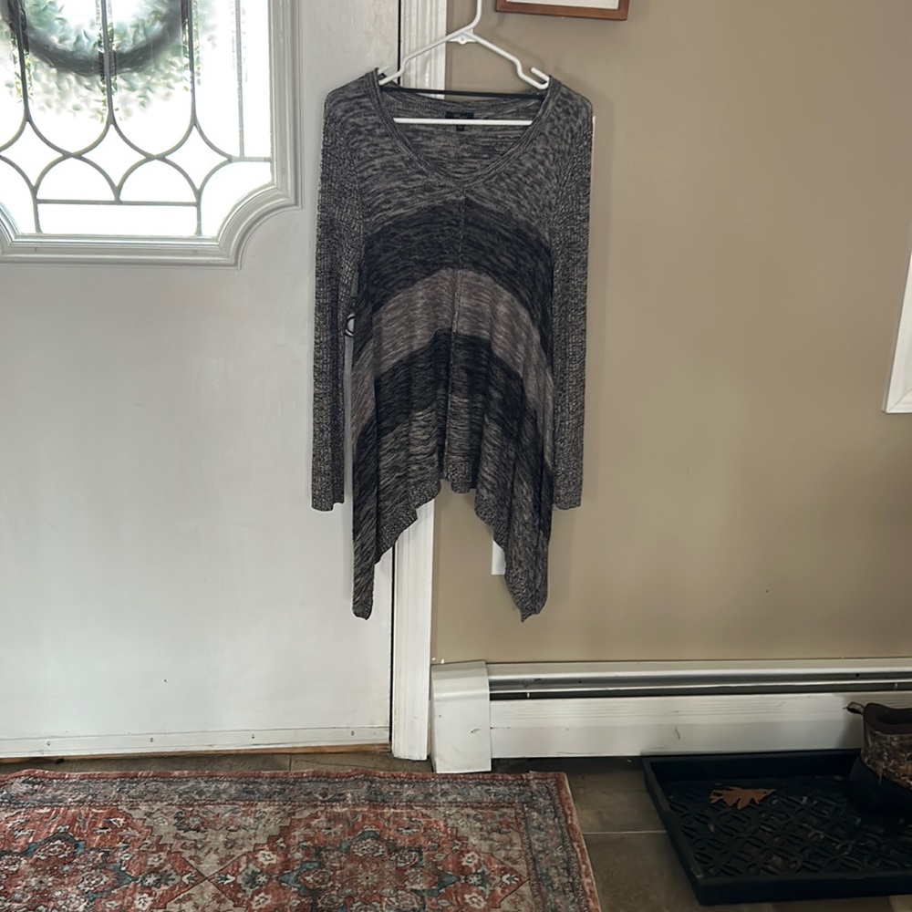 Cupio size large lightweight handkerchief style sweater